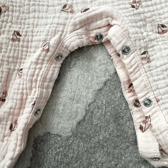 Emily and Oliver Baby Jumper with Bow 🍒 - Picture 3 of 6